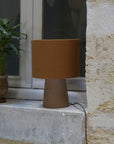 Lampe MINORQUE grès sable brun abat-jour lin camel