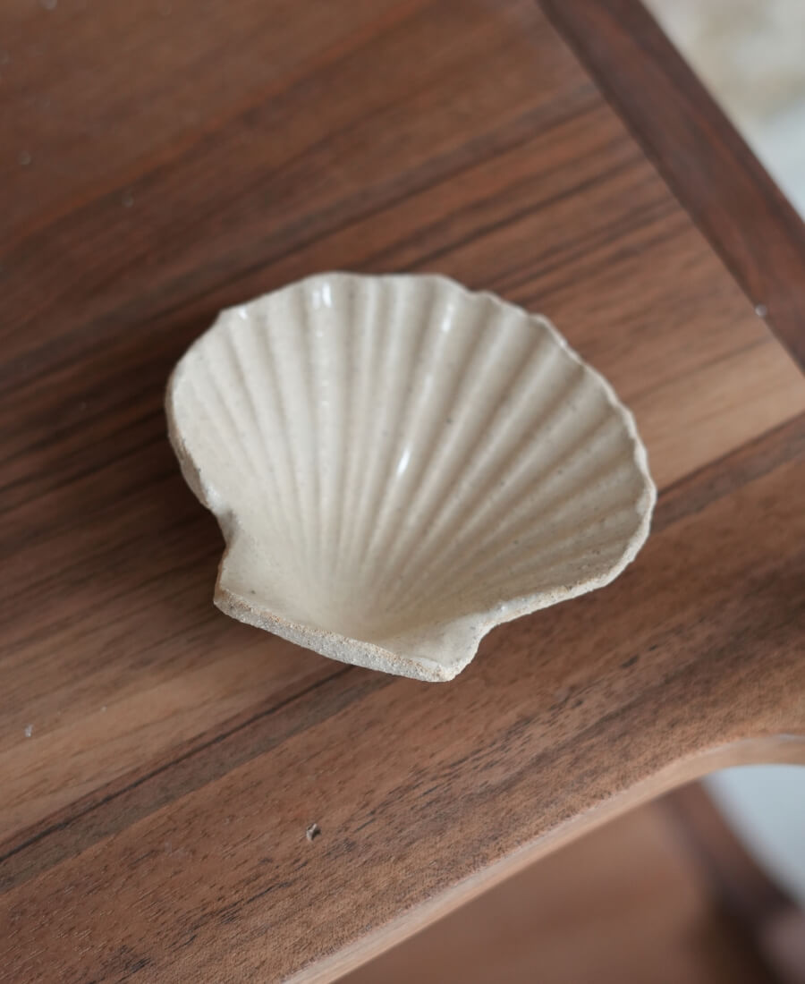 Coquille Saint-Jacques en céramique, grès. Modelage artisanal 