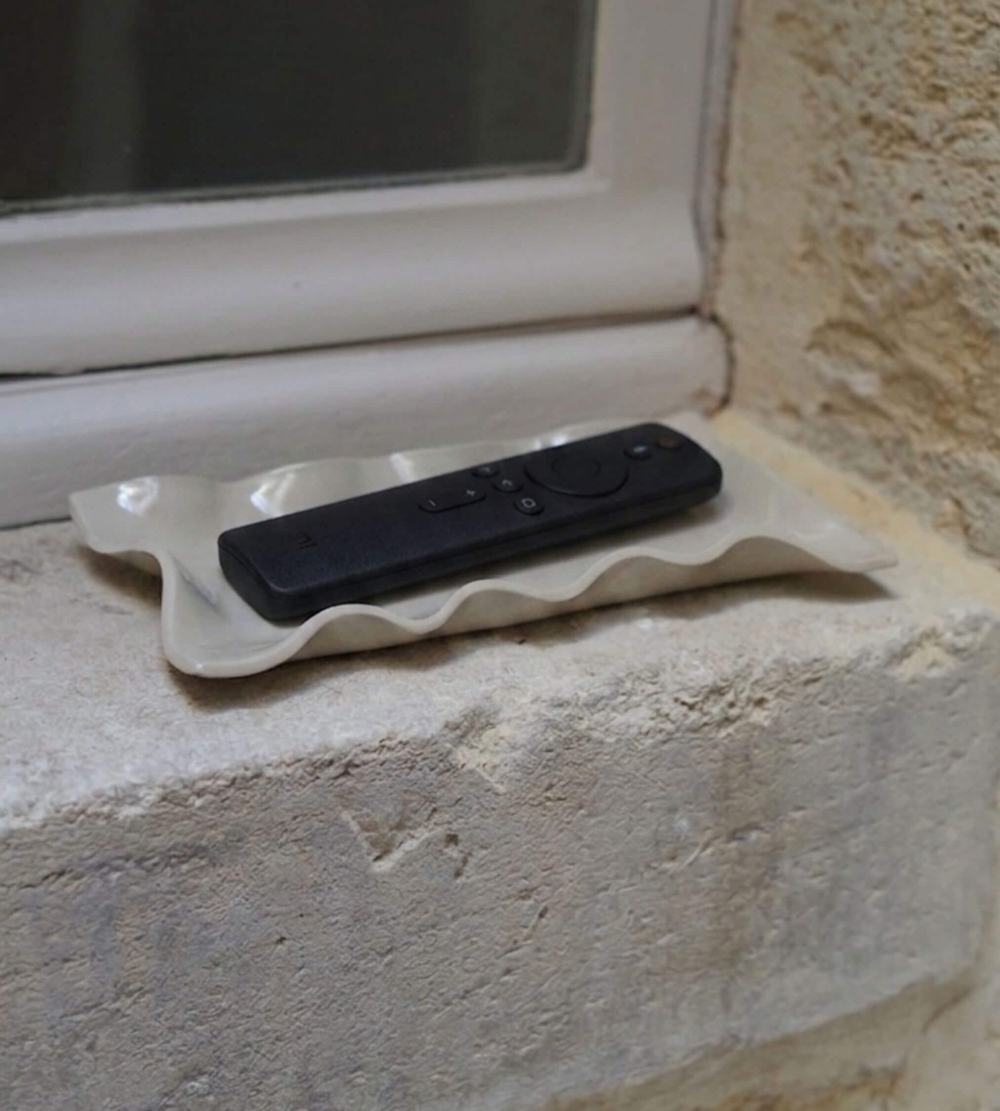 Plateau vide poche télécommande, grès lisse émail transparent, céramique artisanale 
