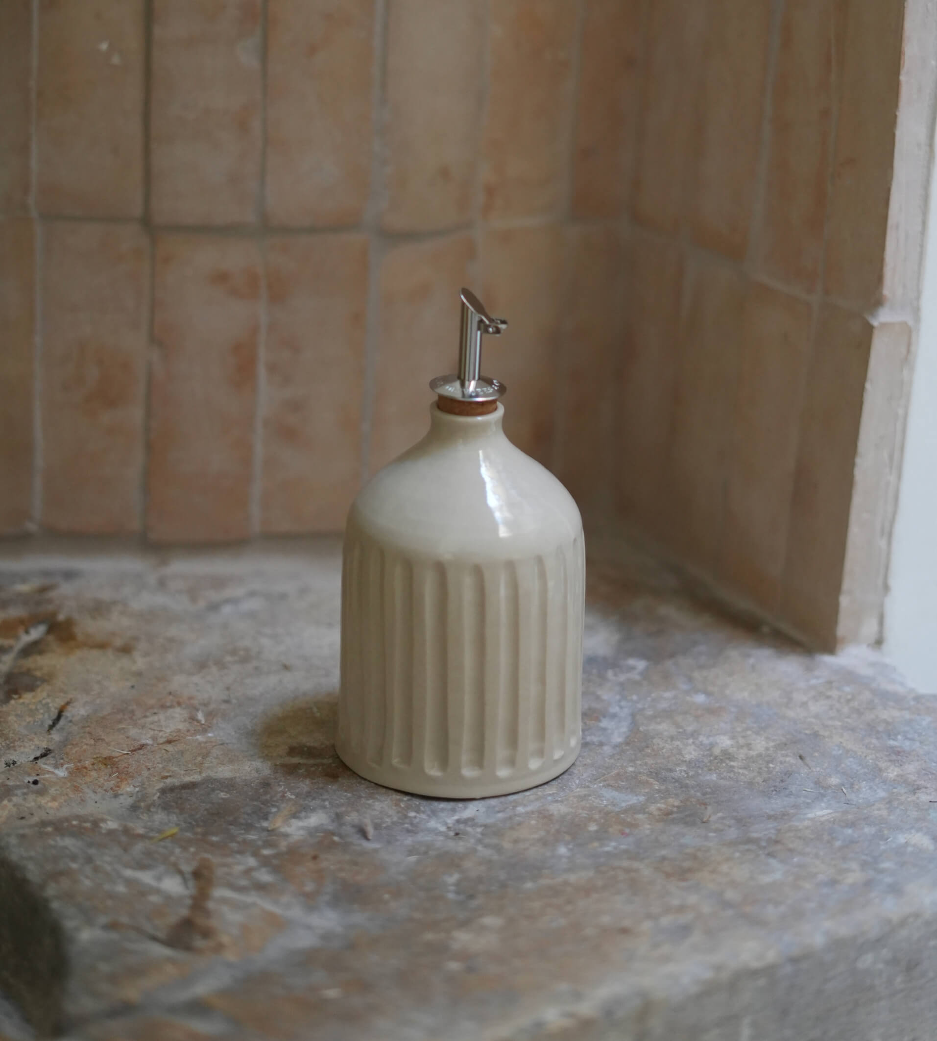 Huilier Athènes, grès beige émail transparent satiné 