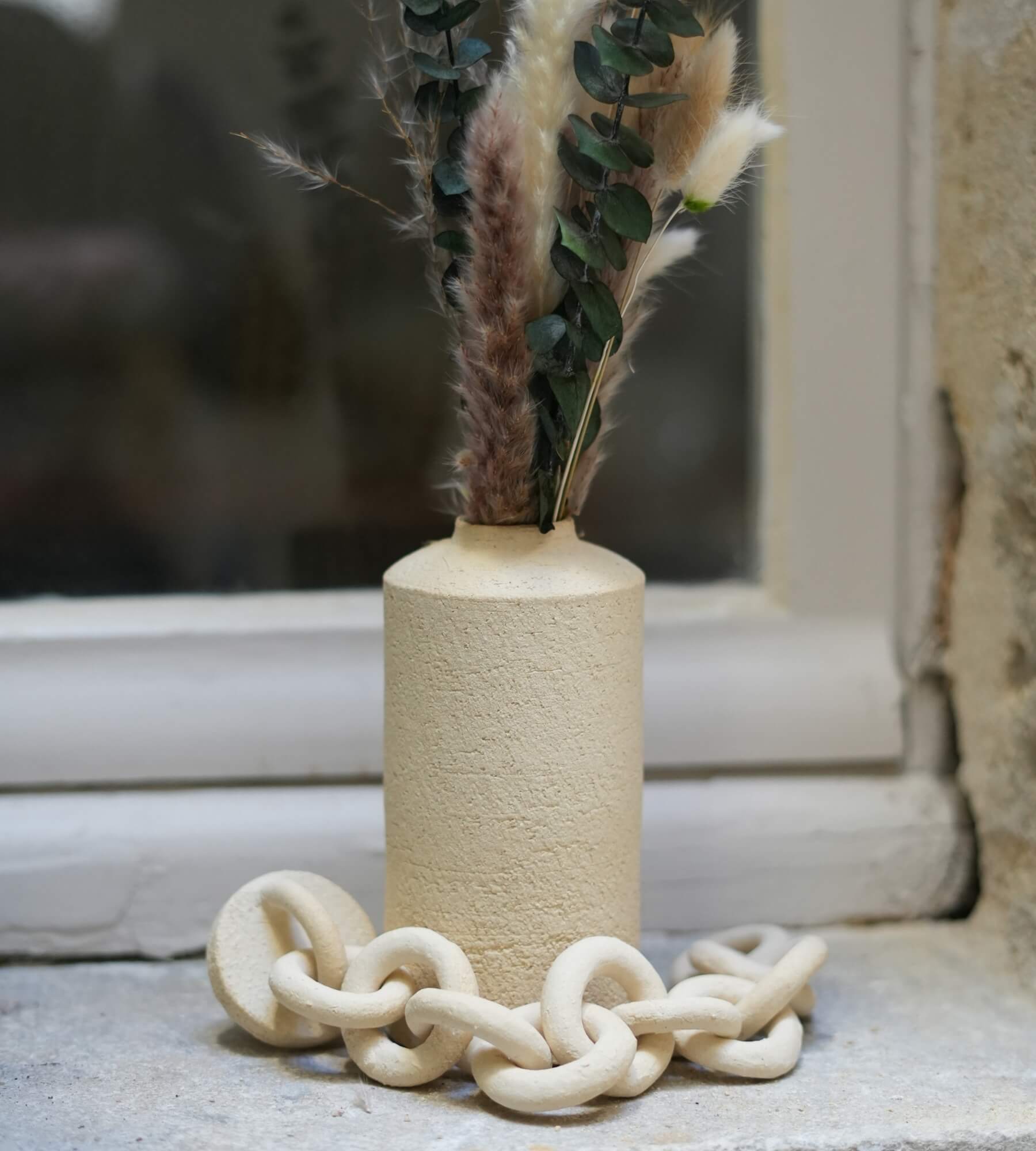 Vase décoratif IKARIA, grès chamotté crème, fleurs séchées 