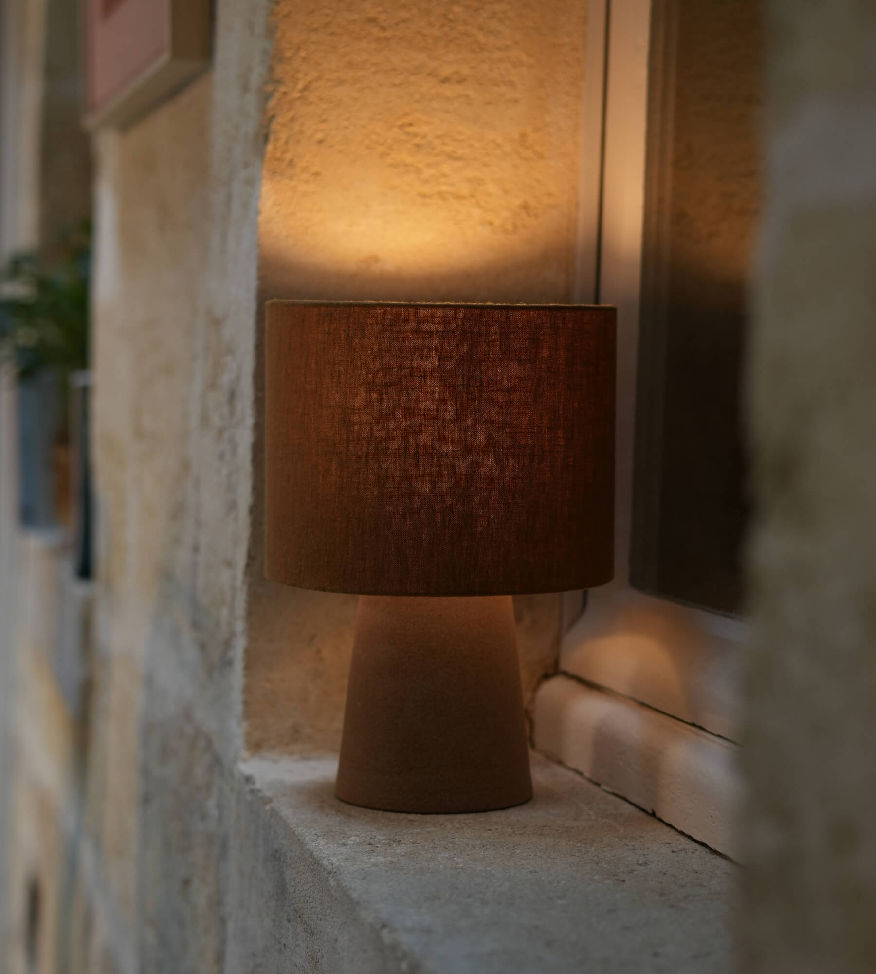 Lampe MINORQUE allumée lumière chaude