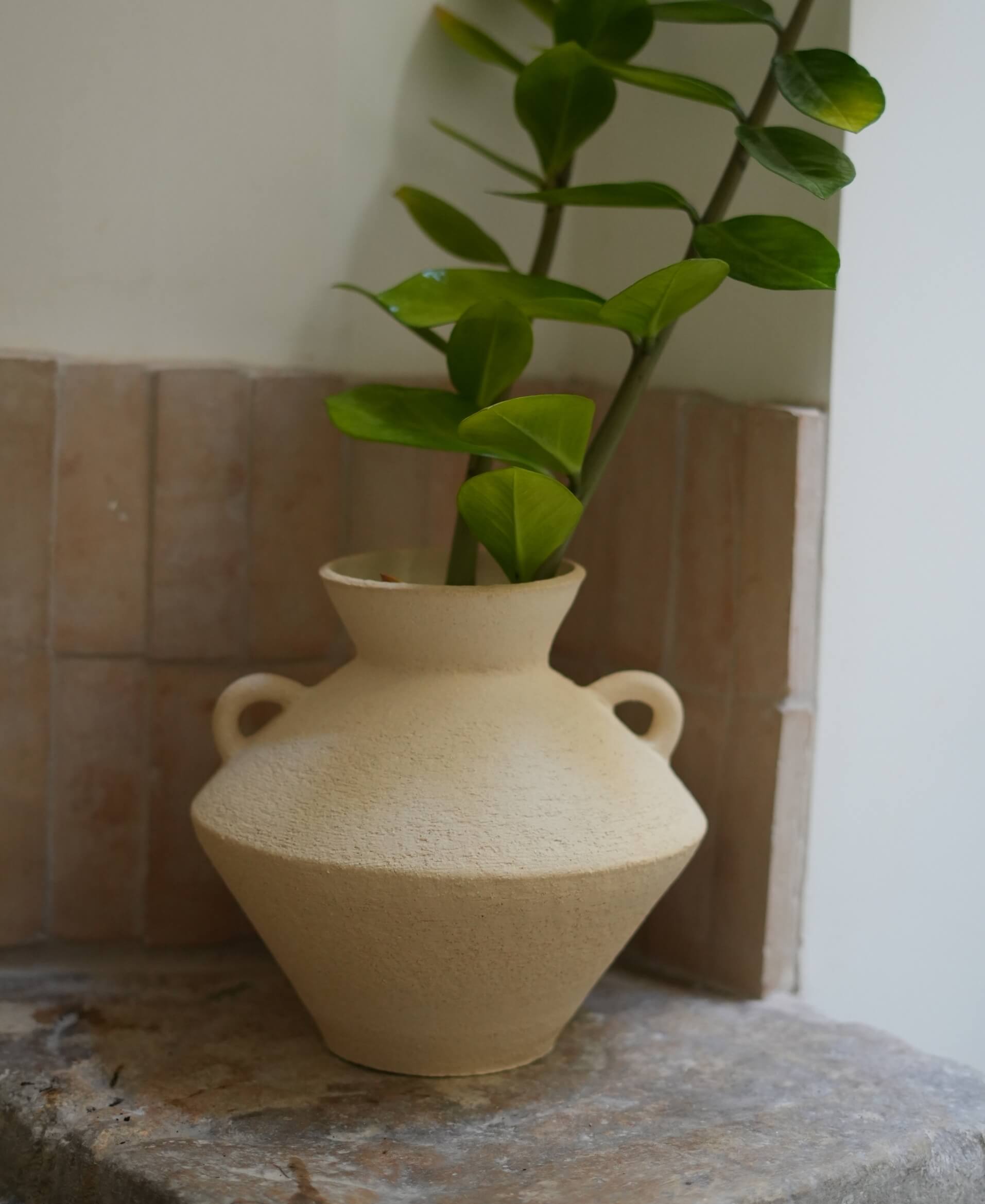 Céramique artisanale modèle MATERA, marque Klaya Céramique. En grès chamotté crème