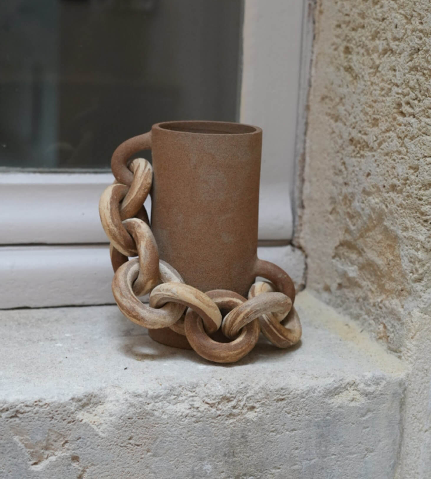 Vase décoratif en terres mêlées nériage grès chamotté crème et sable brun. Céramique artisanale façonnée à la main à Bordeaux 