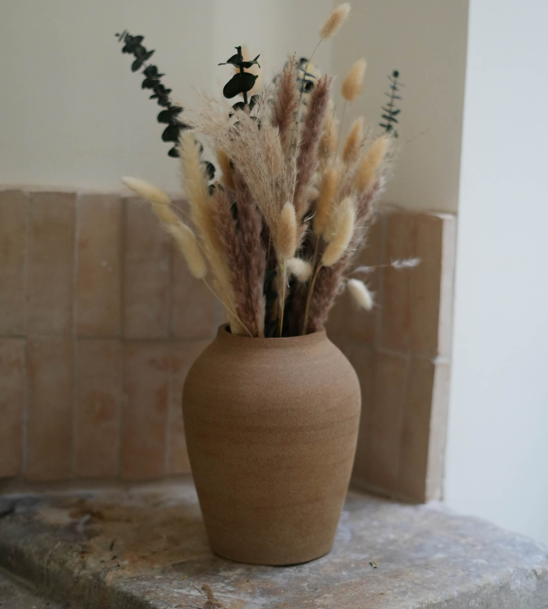 Vase Rome grès sable brun marron fleurs séchées 