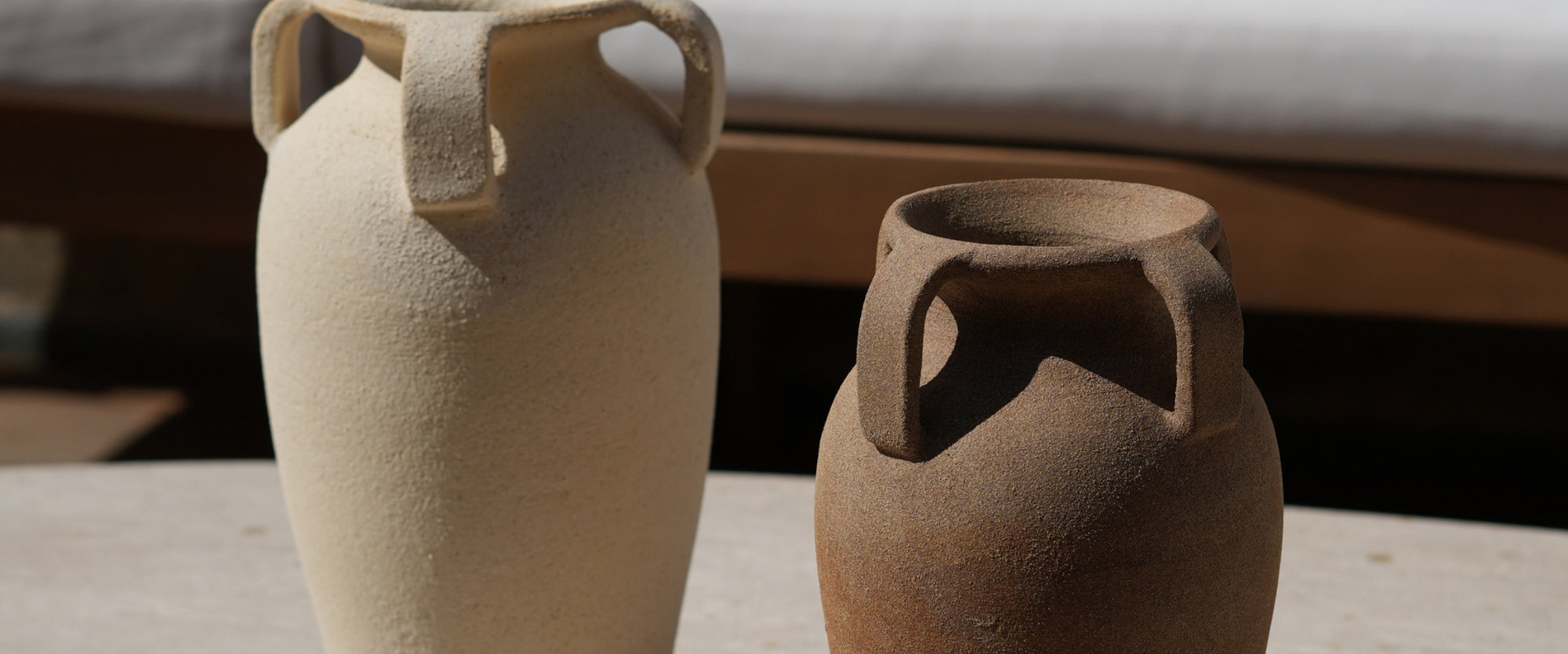 Céramiques artisanales en grès, bordeaux